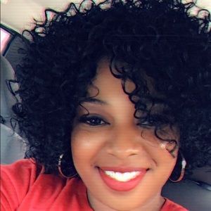 Meet your Posher, Monica